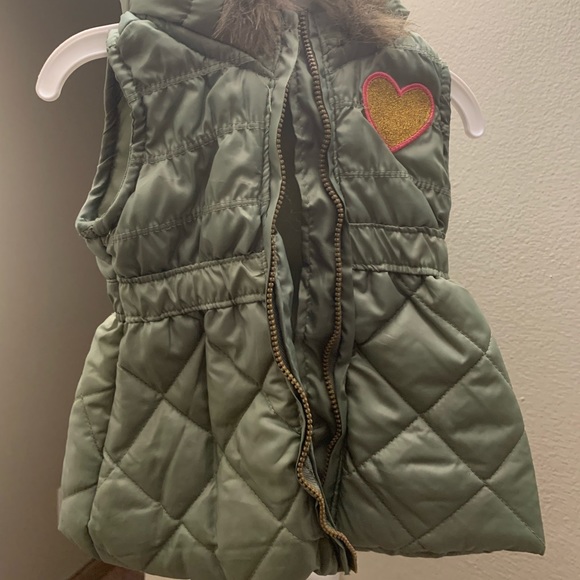 ✨5/$35✨ Vest and Matching Pants - Picture 2 of 5